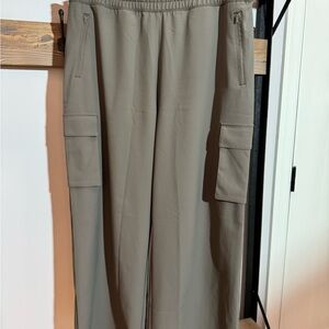 Beyond Yoga cargo yoga athleisure pants EUC